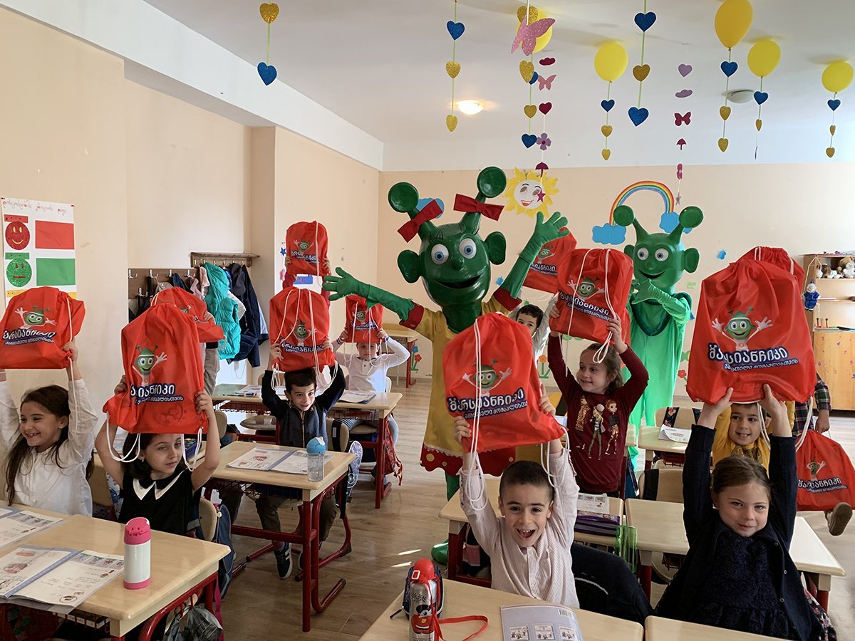 Brand “Marsianchik’s” surprise activity in schools 